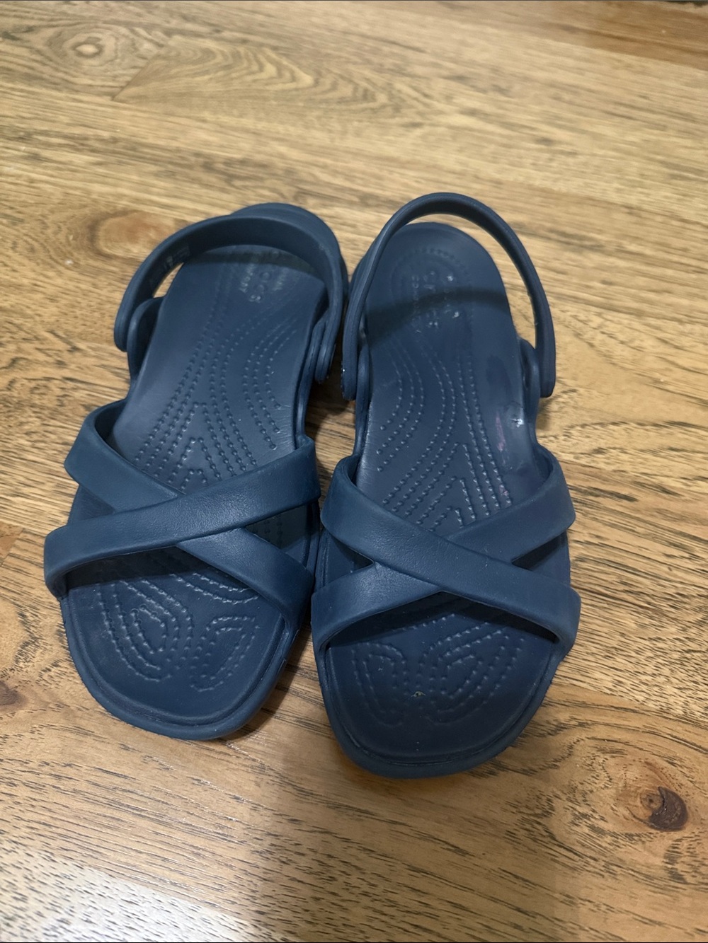 CROCS Tulum Navy Strappy Sandal W8 Lightweight Comfort